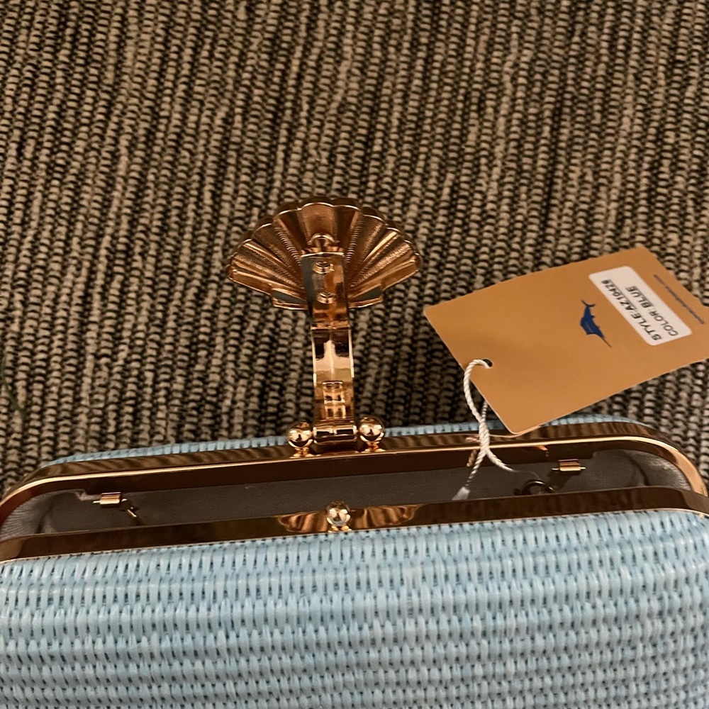 Tommy Bahama Light Blue Woven Shell Clasp Crossbody Bag with detachable chain - Picture 6 of 7